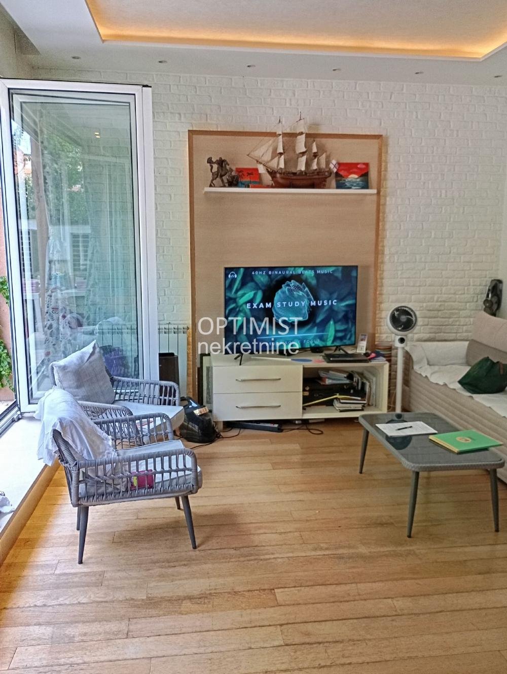 Banovo brdo, Mirosavljeva, 51m2+70m2 terasa ID#3046
