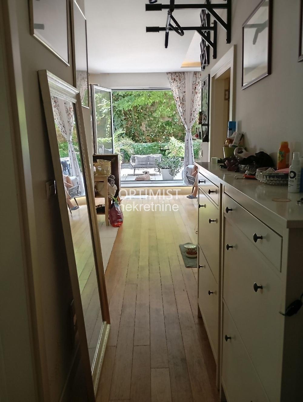Banovo brdo, Mirosavljeva, 51m2+70m2 terasa ID#3046