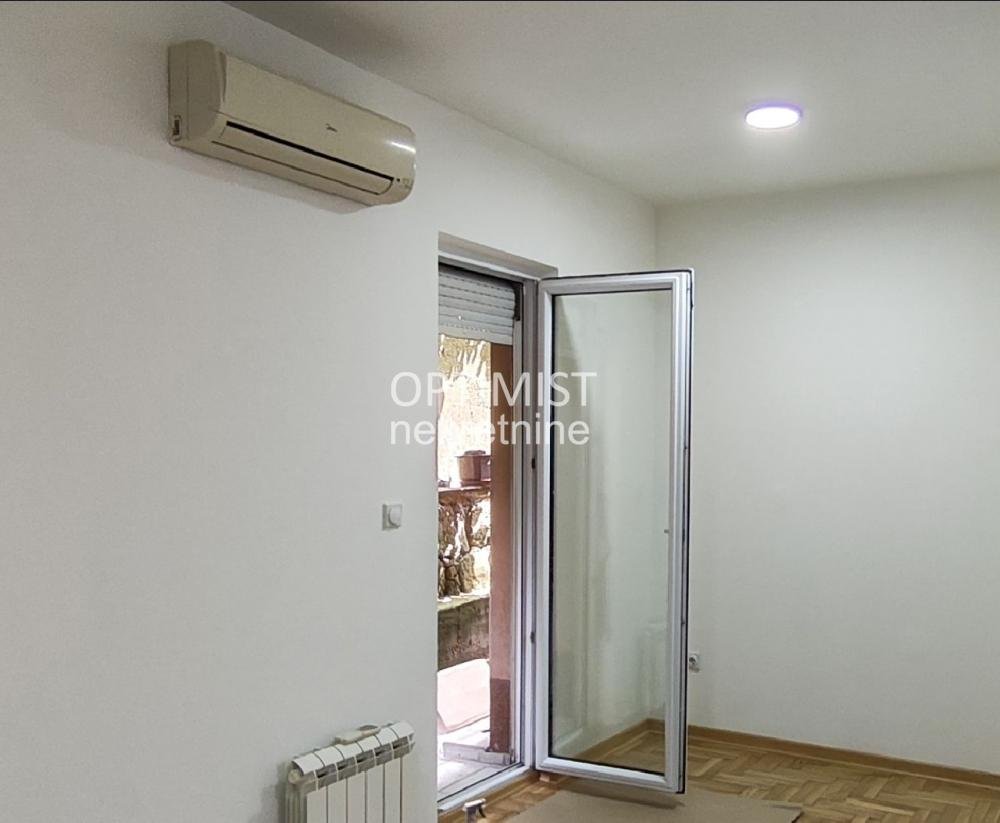 Renovirana, odmah useljiva garsonjera, Kanarevo brdo ID#3049