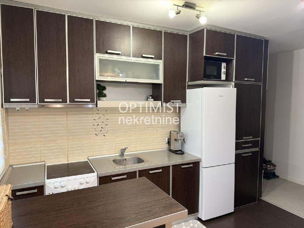 Lux stan u Zemun polju ID#3050