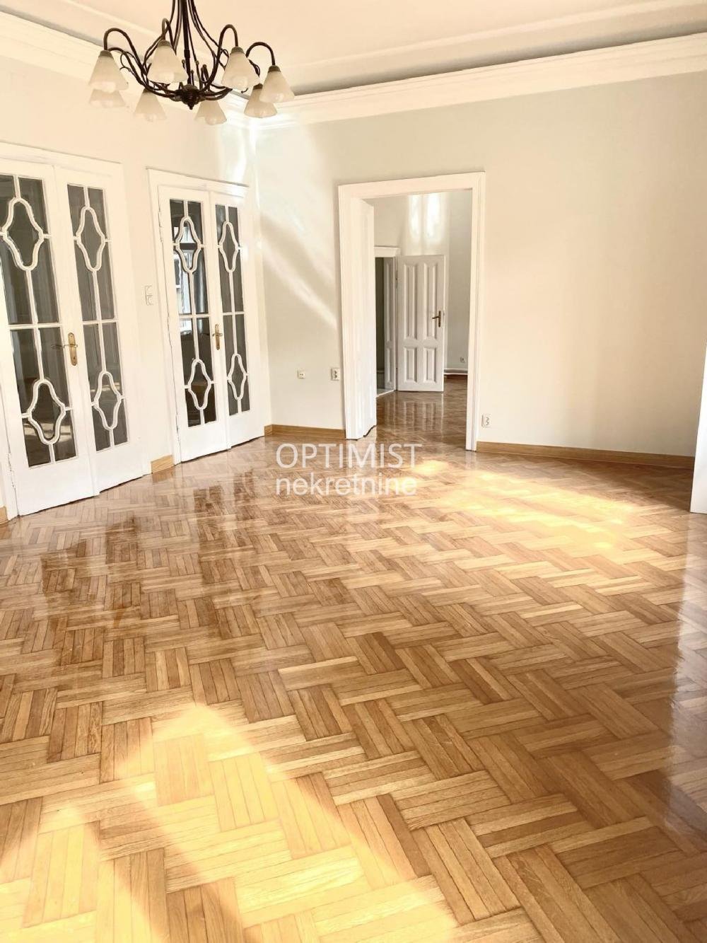 Lux salonac, uknjižen, odmah useljiv ID#3126