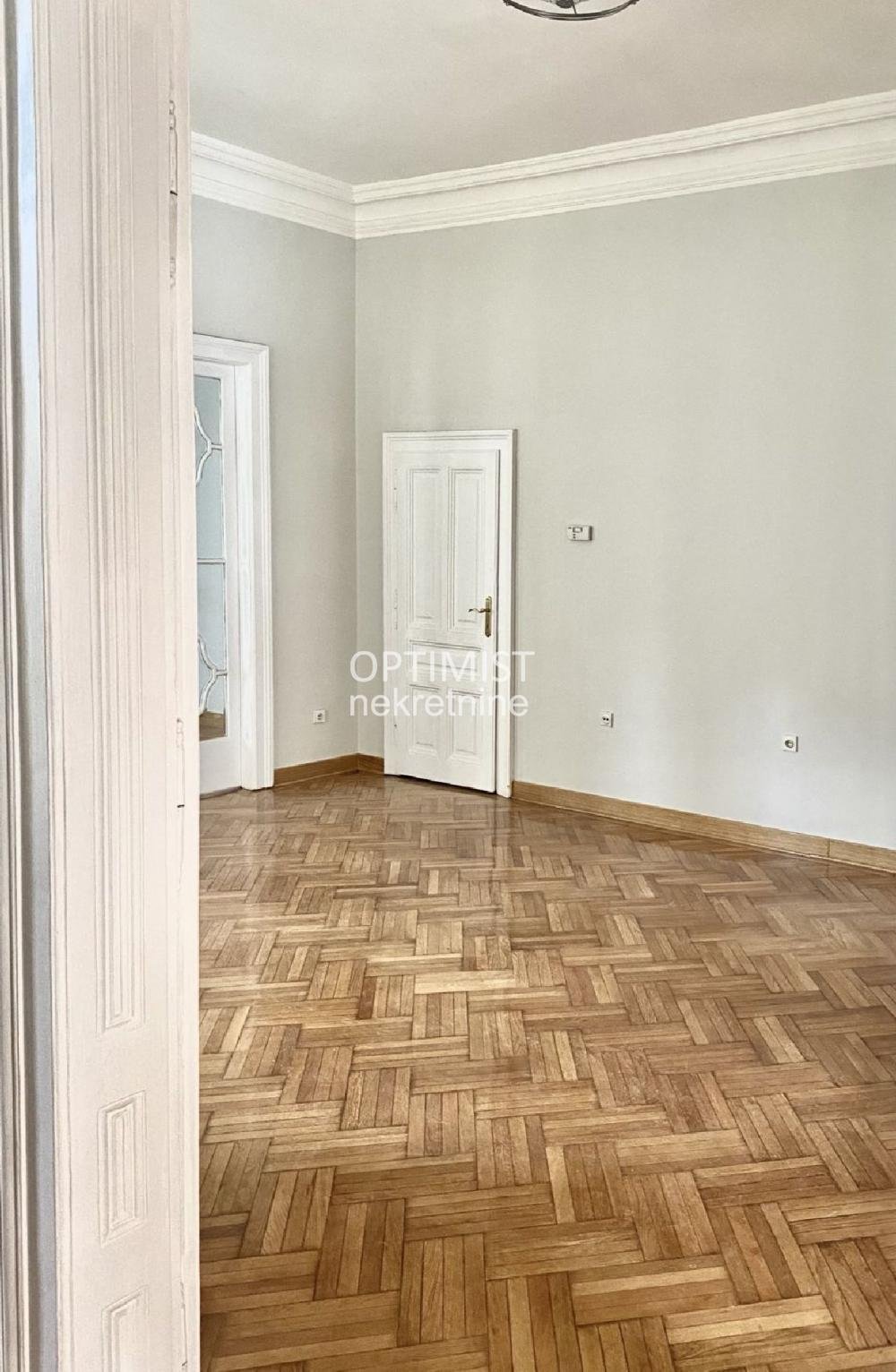 Lux salonac, uknjižen, odmah useljiv ID#3126