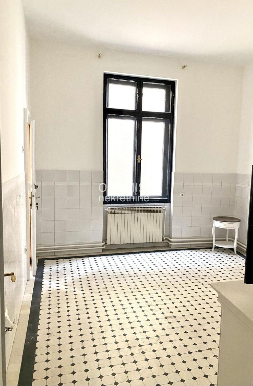 Lux salonac, uknjižen, odmah useljiv ID#3126