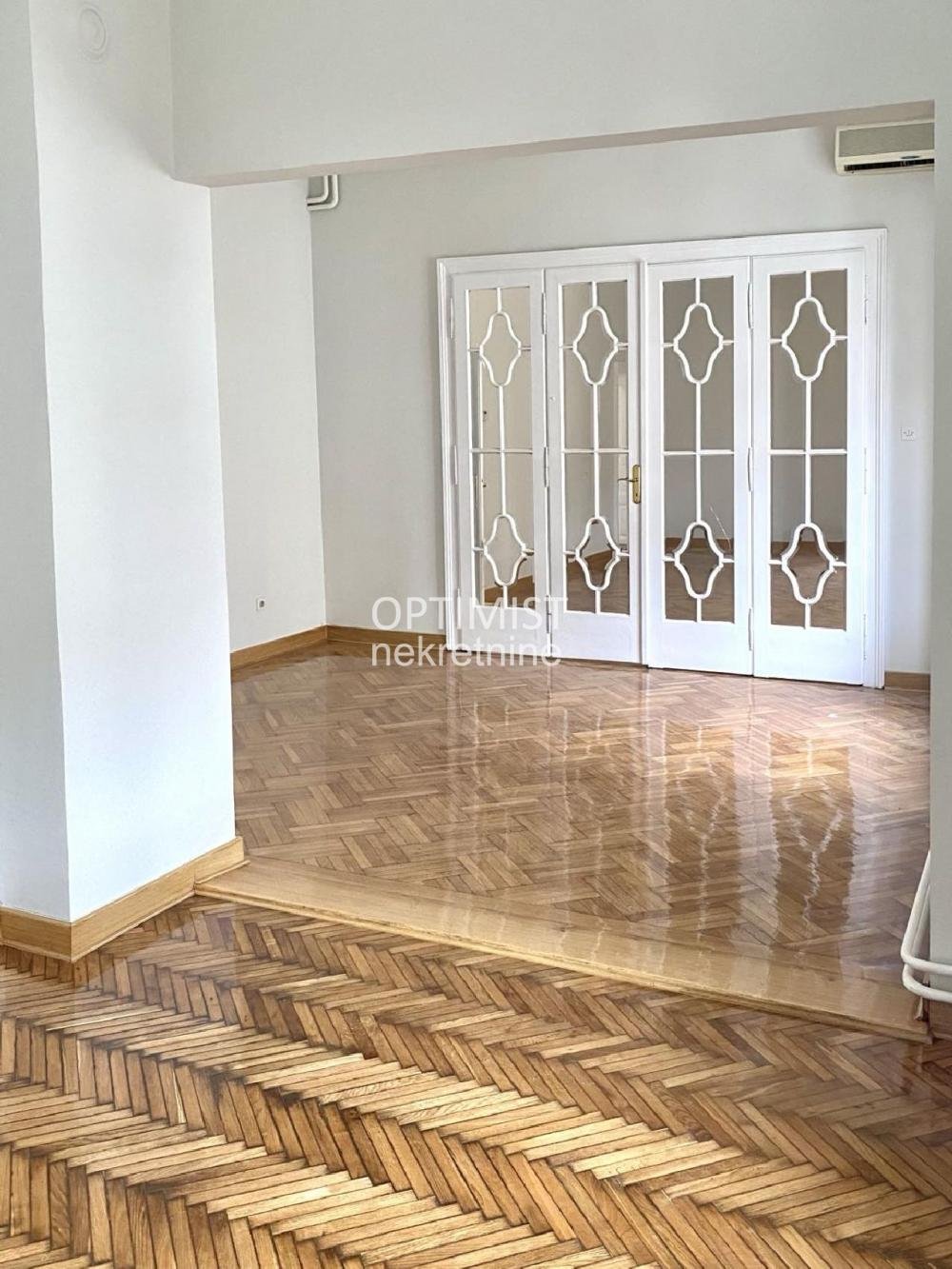 Lux salonac, uknjižen, odmah useljiv ID#3126
