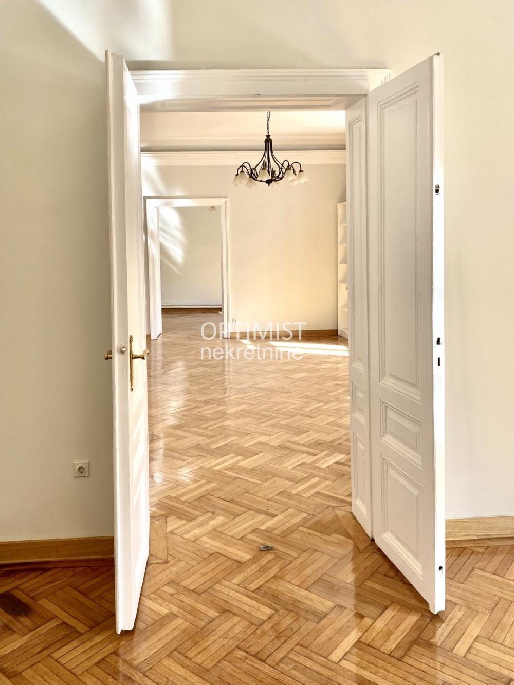 Lux salonac, uknjižen, odmah useljiv ID#3126