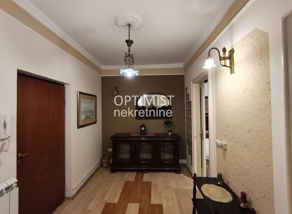 Hram, uknjižen, odmah useljiv ID#3132