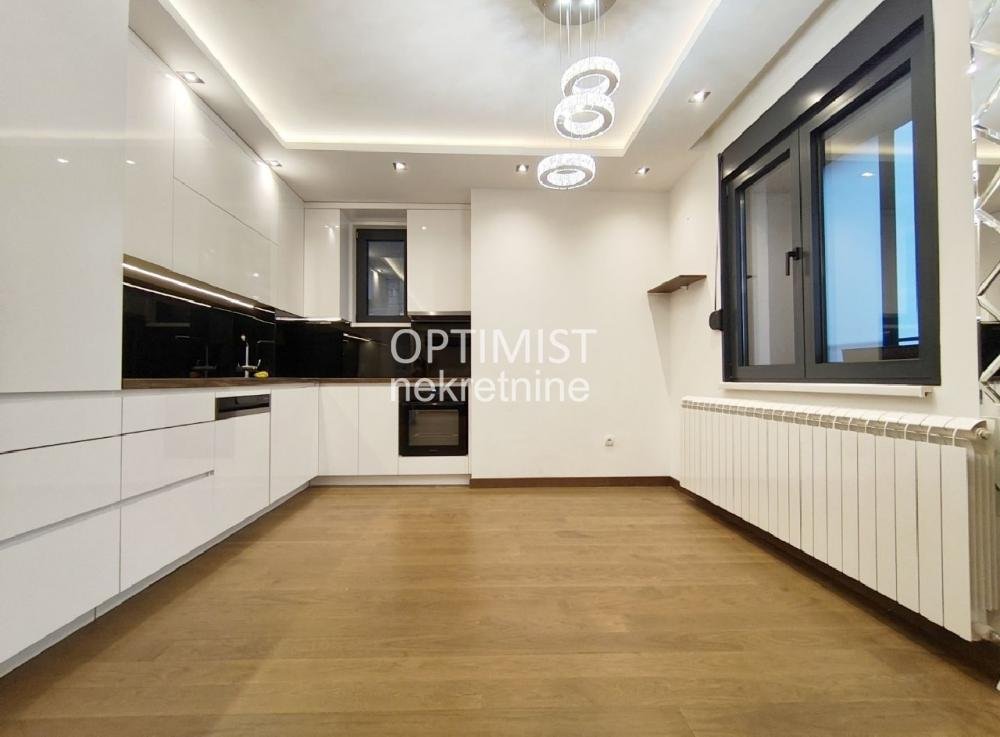 Banovo brdo, Lux, uknjižen, useljiv ID#3157