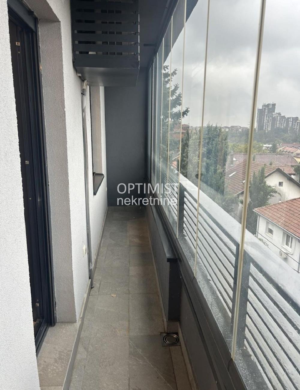 Banovo brdo, Lux, uknjižen, useljiv ID#3157