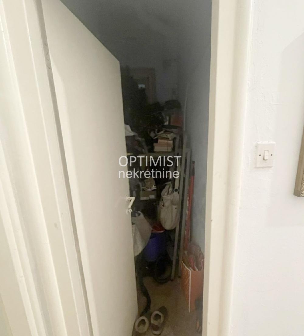 Takovska, salonac, uknjižen ID#3187 Takovska, salonac, uknjižen ID#3187