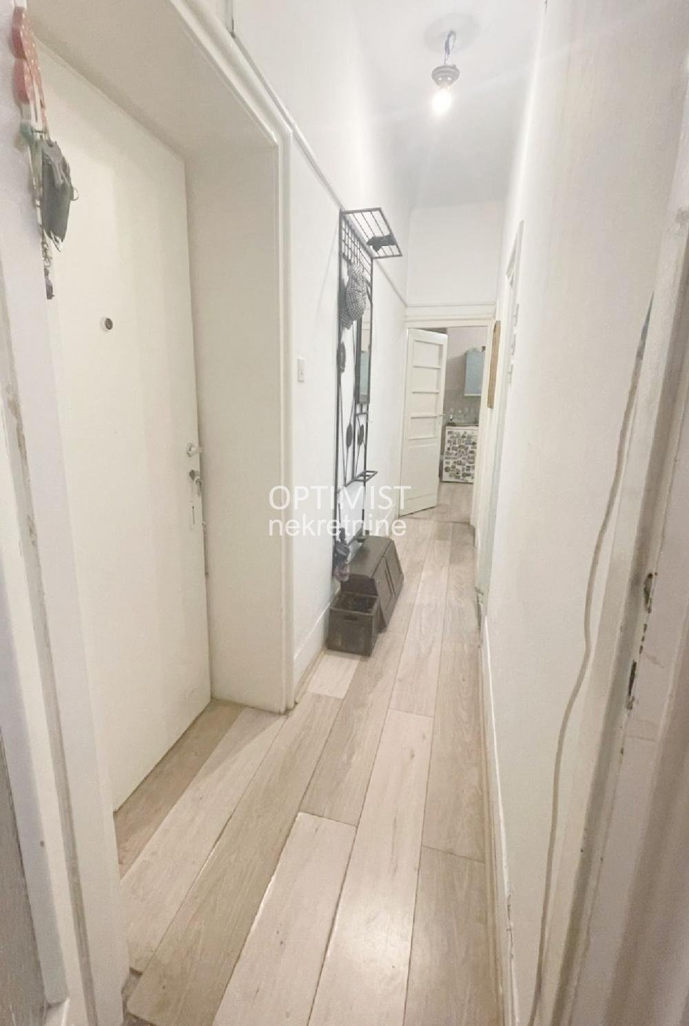 Takovska, salonac, uknjižen ID#3187 Takovska, salonac, uknjižen ID#3187