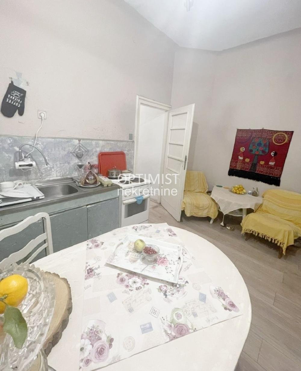 Takovska, salonac, uknjižen ID#3187 Takovska, salonac, uknjižen ID#3187