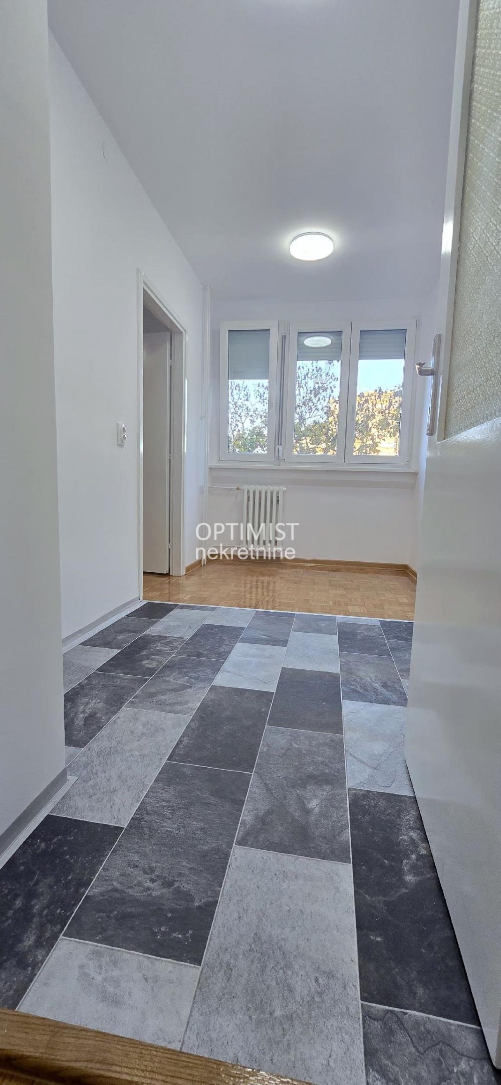 Prvomajska, dvosoban, odmah useljiv, uknjižen ID#3212