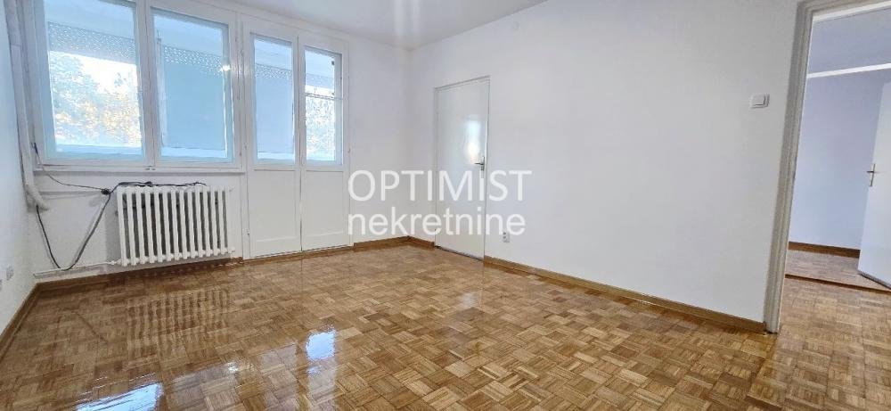 Prvomajska, dvosoban, odmah useljiv, uknjižen ID#3212