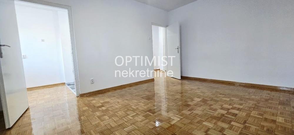 Prvomajska, dvosoban, odmah useljiv, uknjižen ID#3212