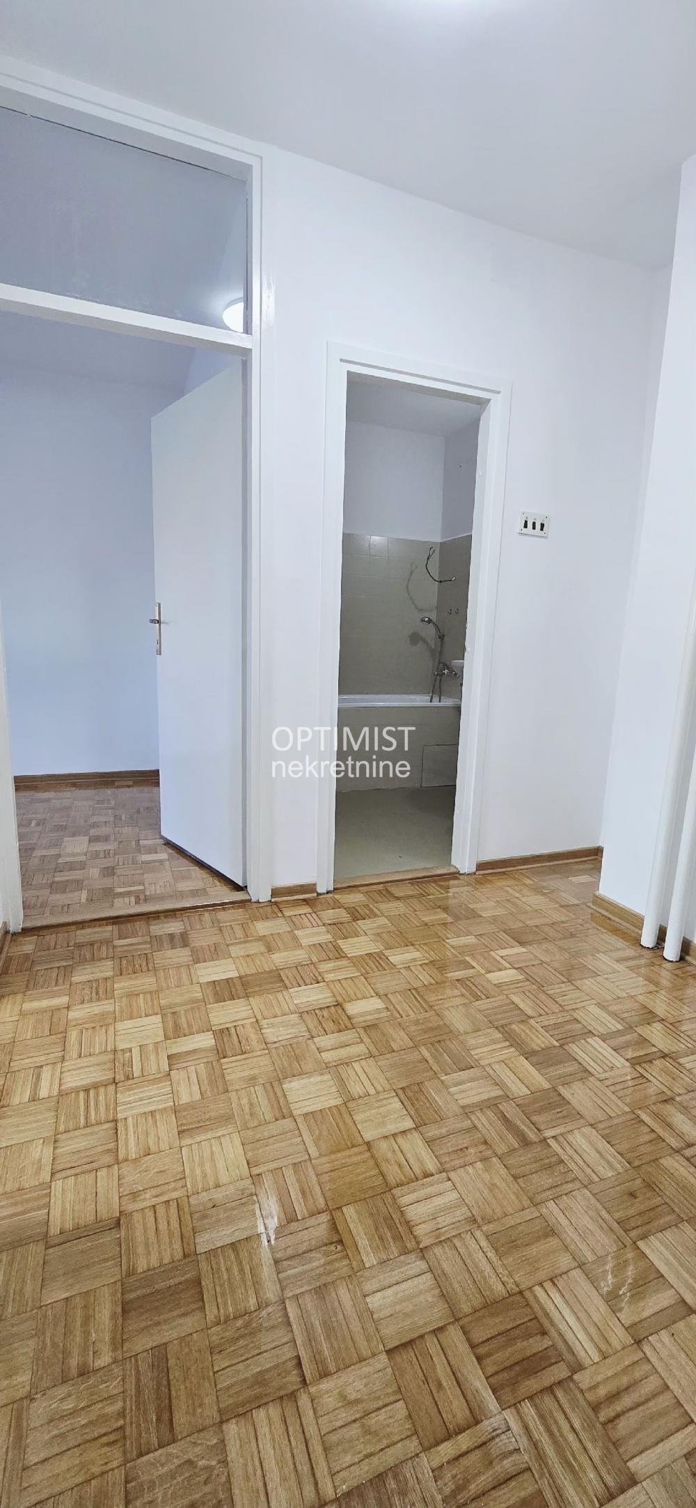 Prvomajska, dvosoban, odmah useljiv, uknjižen ID#3212