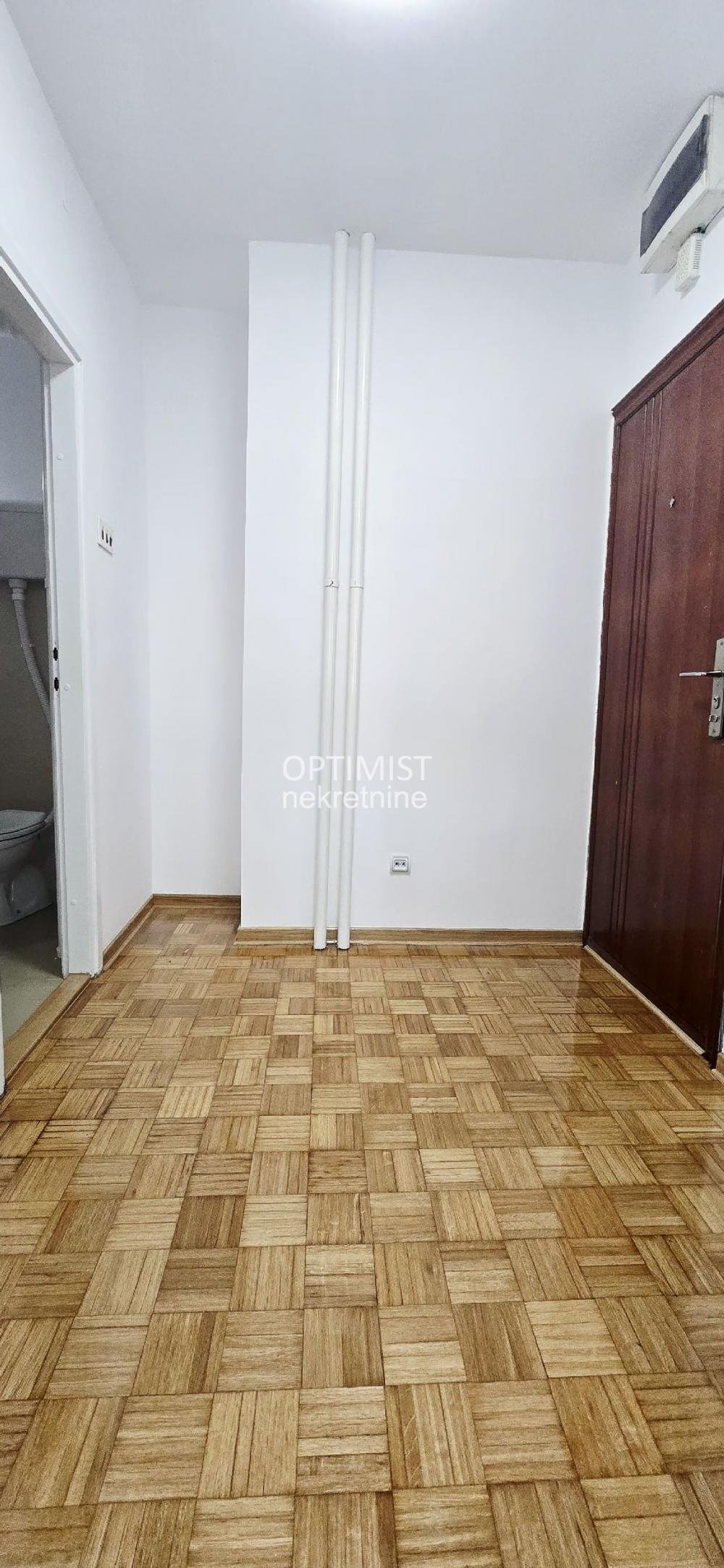 Prvomajska, dvosoban, odmah useljiv, uknjižen ID#3212