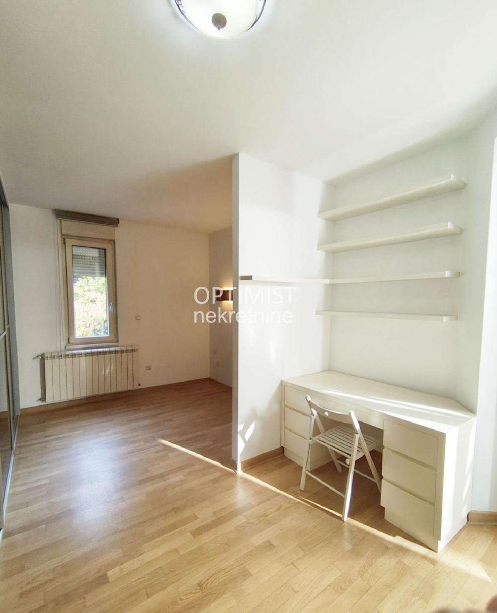 Vračar, salonac, uknjižen, useljiv ID#3218