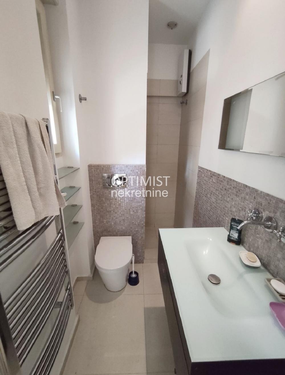 Vračar, salonac, uknjižen, useljiv ID#3218