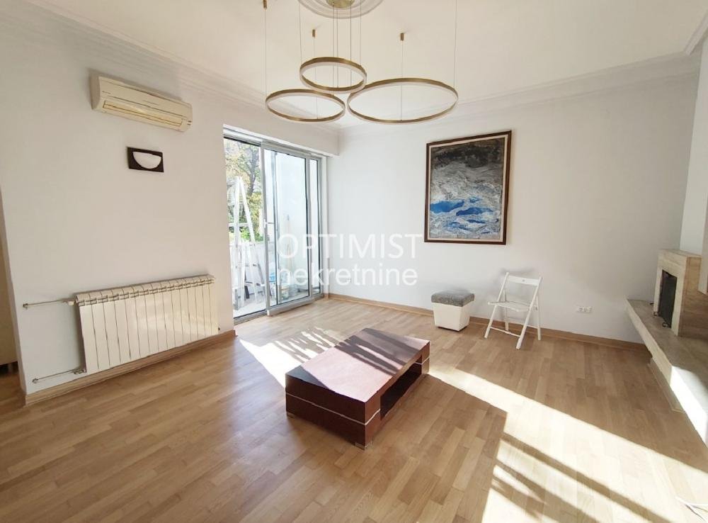 Vračar, salonac, uknjižen, useljiv ID#3218