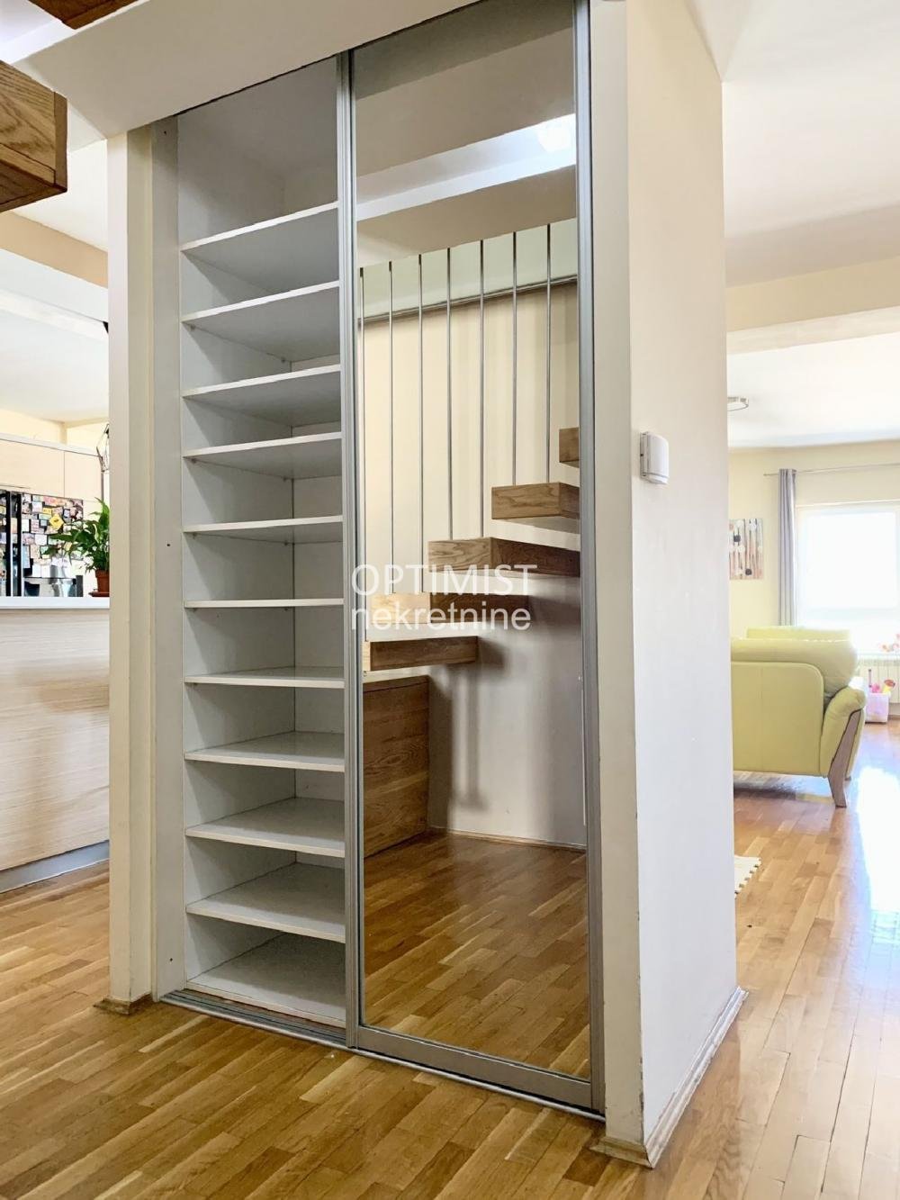 Đevđelijska, stan + 3 garažna mesta ID#3277