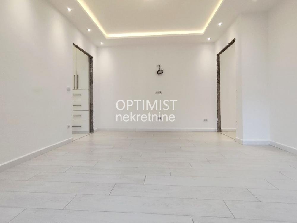 Skupština, Lux, uknjižen, odmah useljiv ID#3299