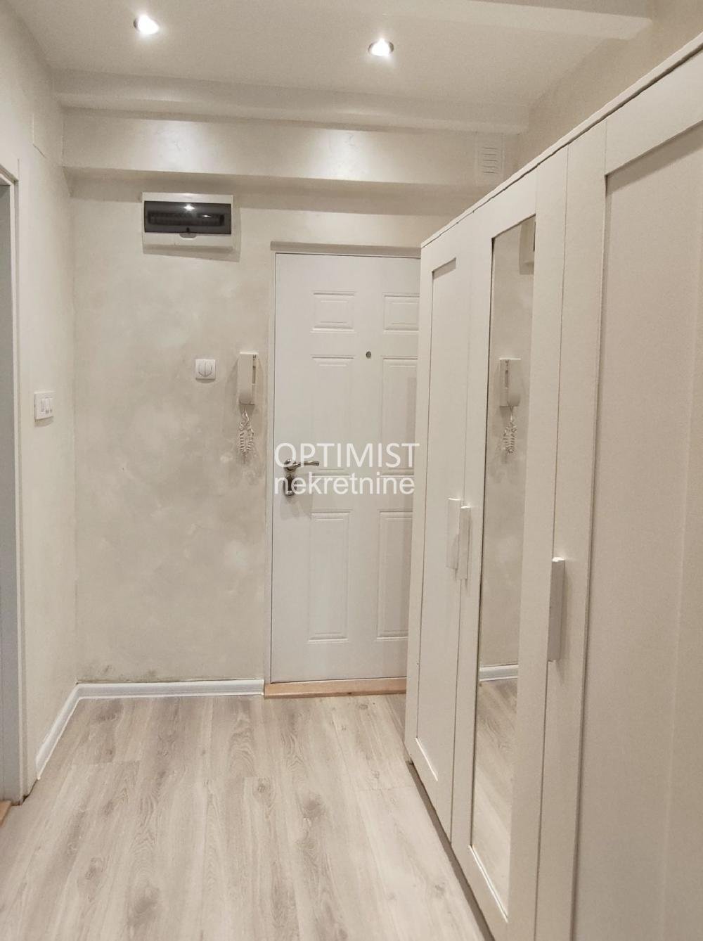 Garsonjera na Vračaru, uknjižena, odmah useljiva ID#3325