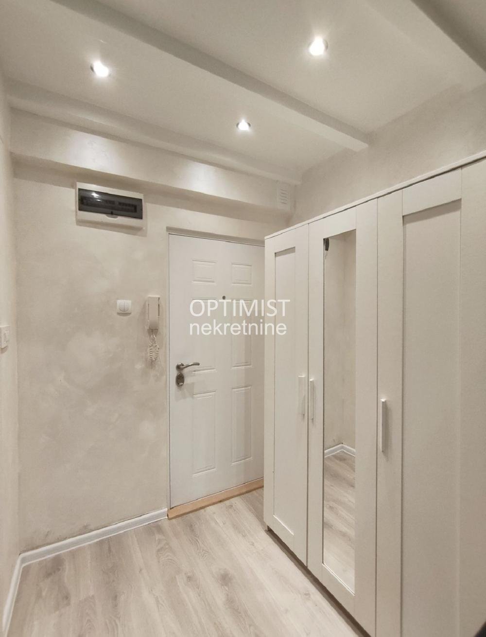 Garsonjera na Vračaru, uknjižena, odmah useljiva ID#3325