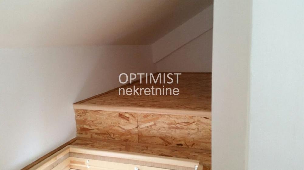 Trg republike, renoviran, uknjižen, useljiv ID#3350