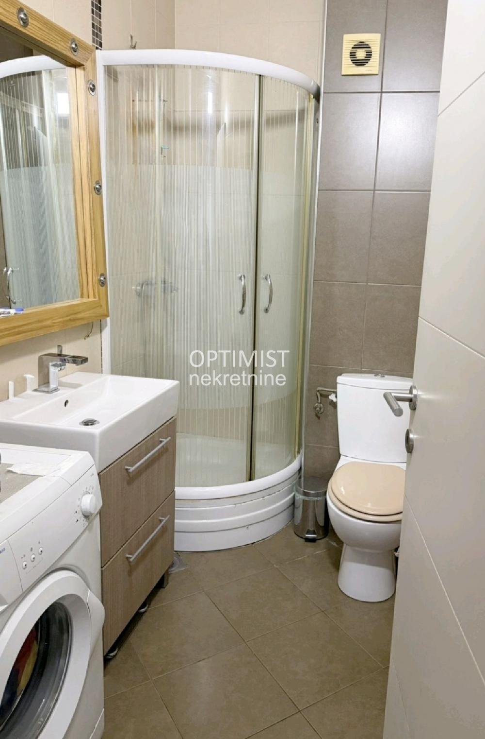 Lekino brdo, odmah useljiv, uknjižen, bez ulaganja ID#3354