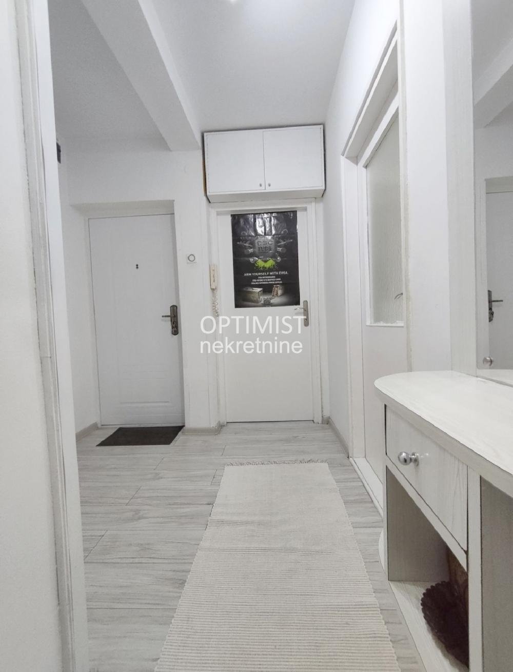 Železnik, uknjižen, odmah useljiv, adaptibilan ID#3355