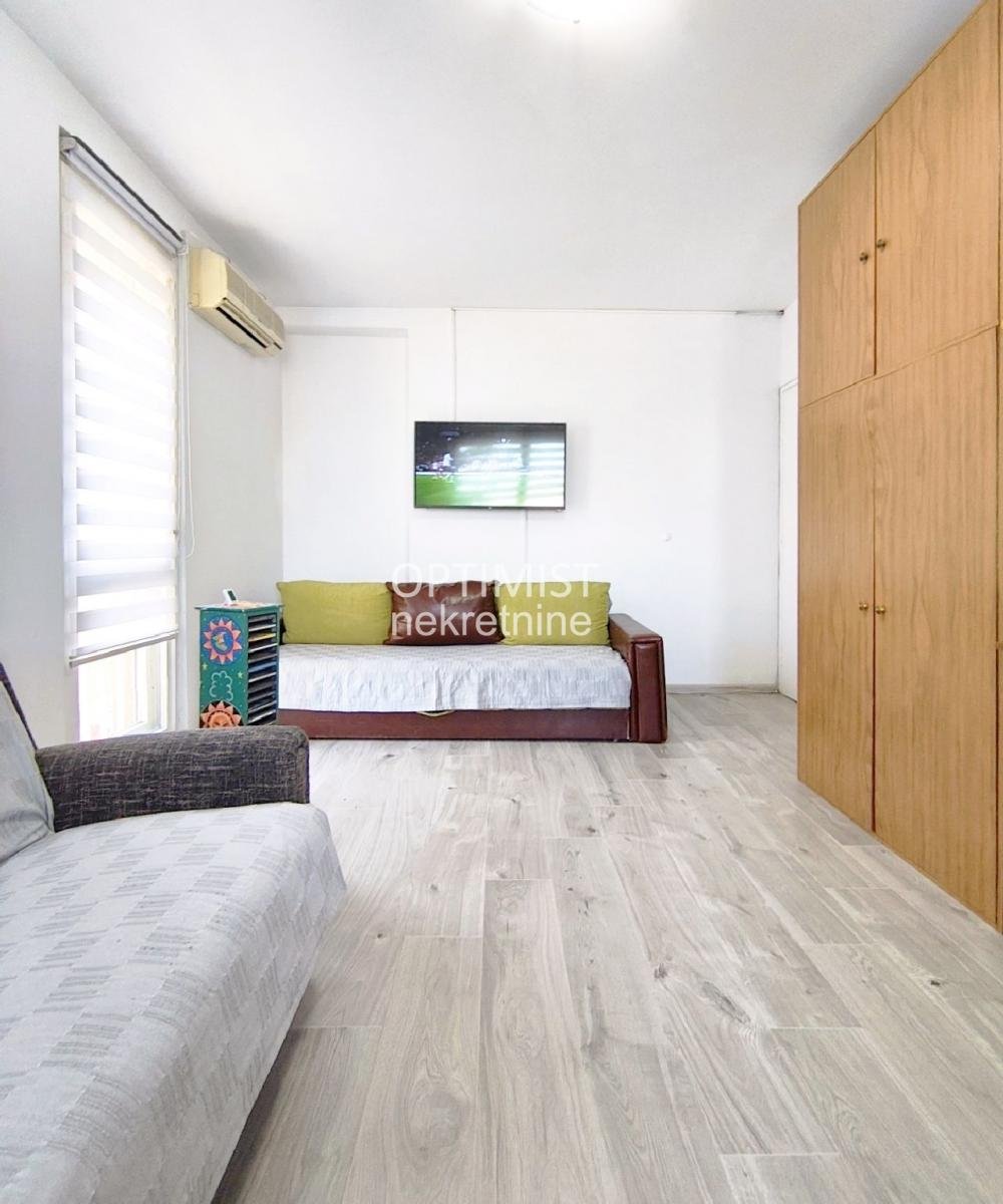 Železnik, uknjižen, odmah useljiv, adaptibilan ID#3355