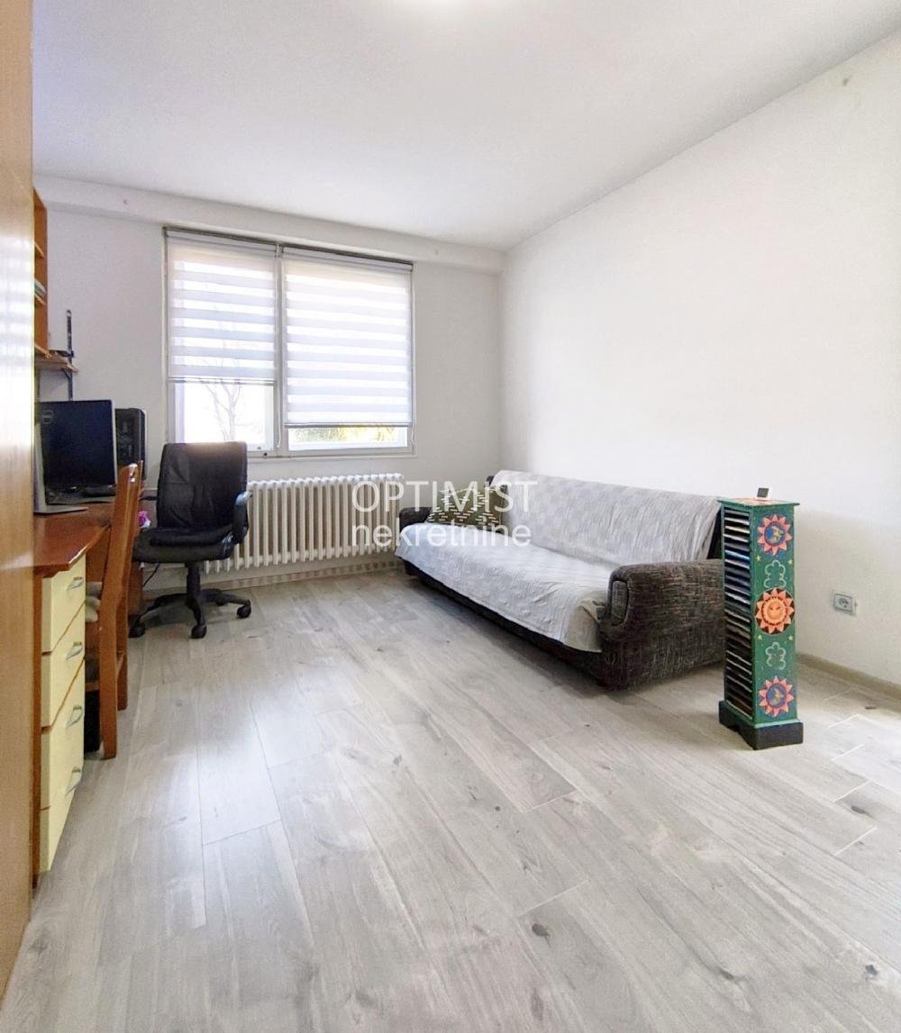 Železnik, uknjižen, odmah useljiv, adaptibilan ID#3355