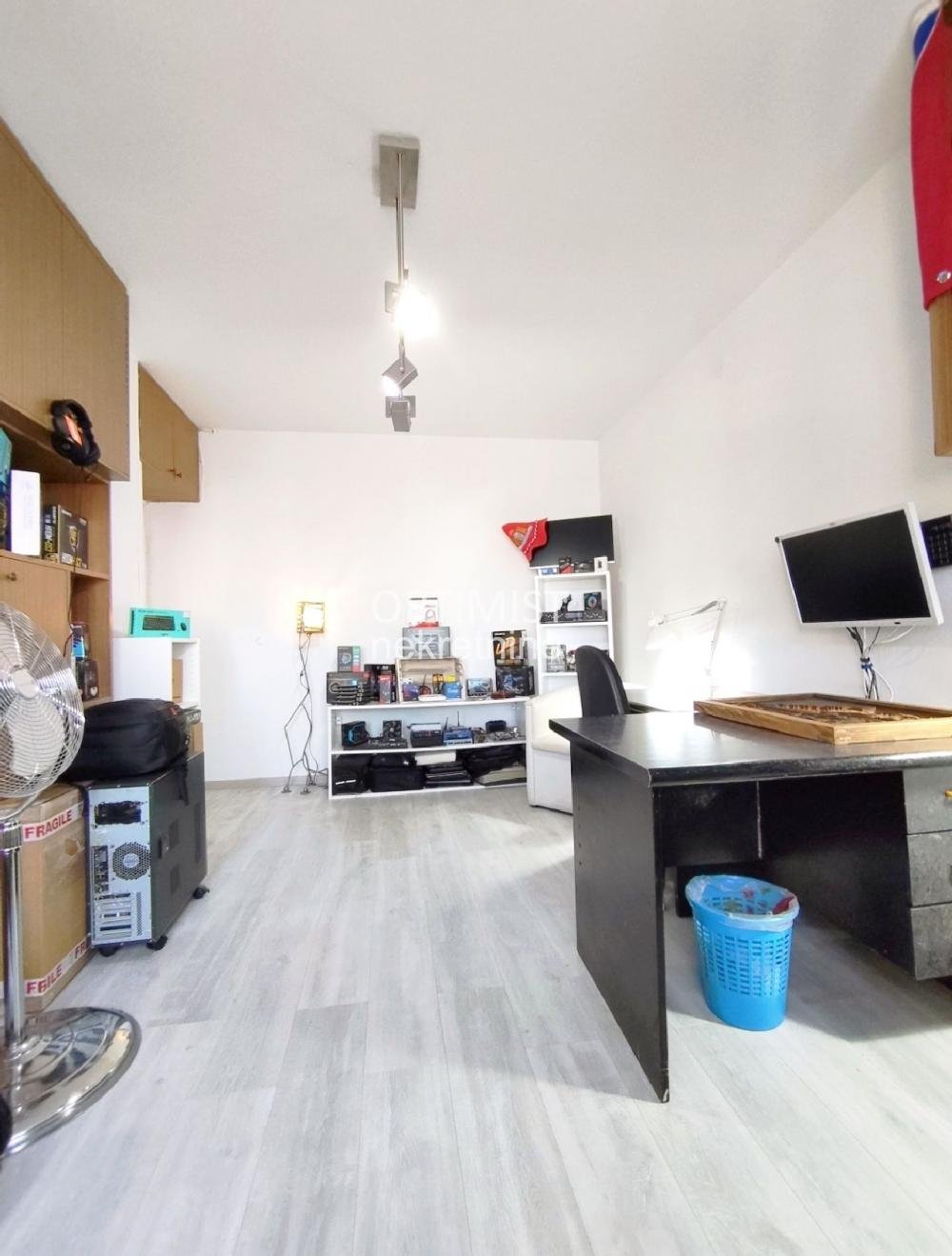 Železnik, uknjižen, odmah useljiv, adaptibilan ID#3355