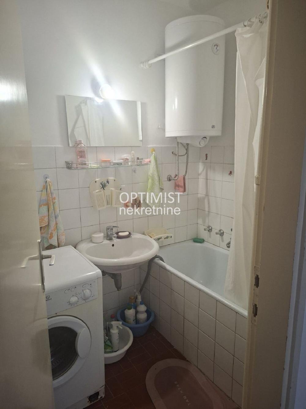 Kej oslobođenja, 69m2, polunamešten ID#3375