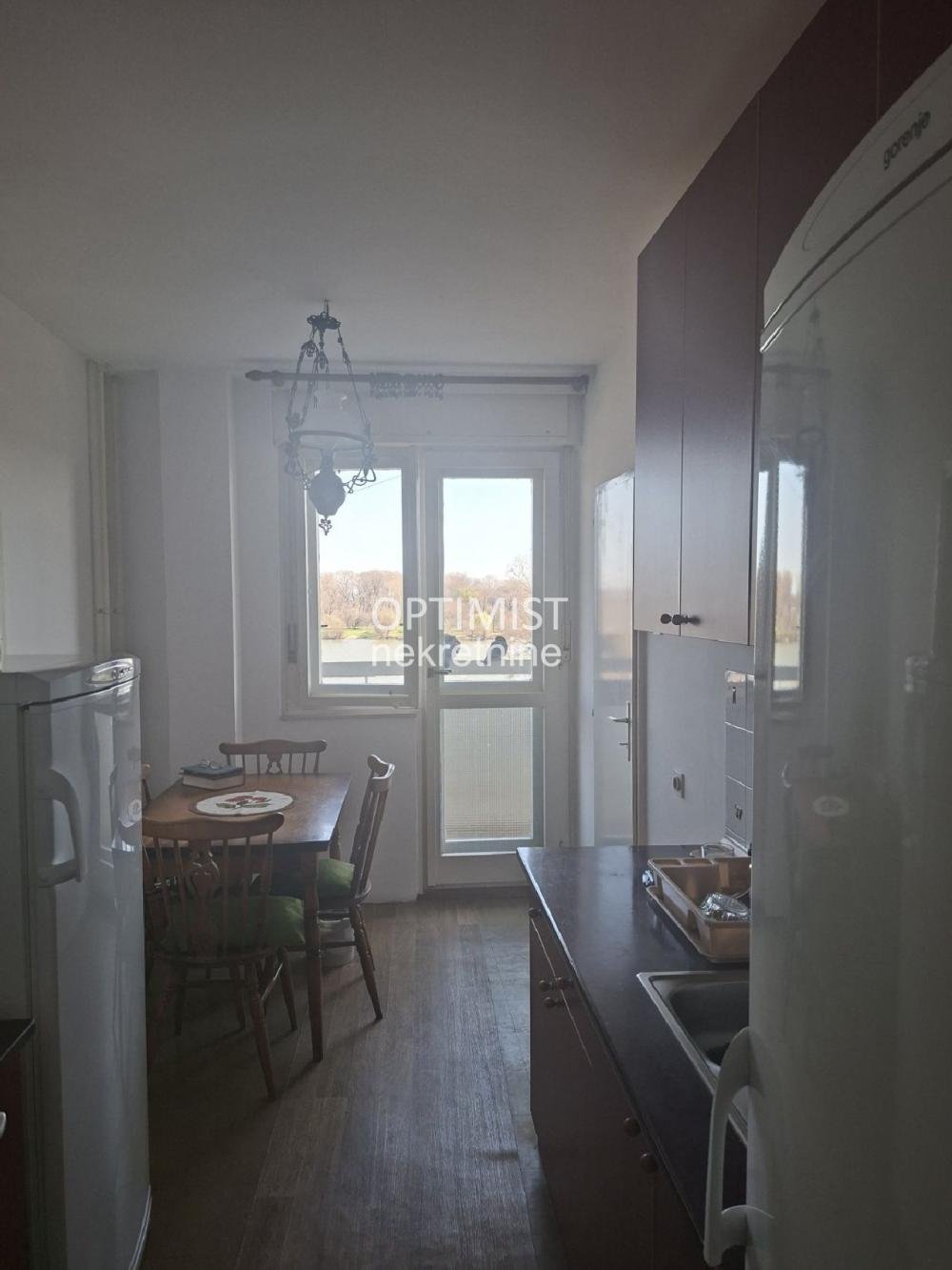 Kej oslobođenja, 69m2, polunamešten ID#3375