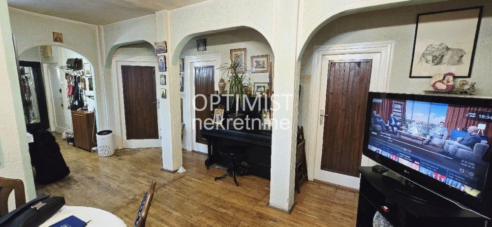 Karaburma, Patrisa Lumumbe, 3.5, uknjižen ID#3390