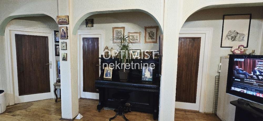 Karaburma, Patrisa Lumumbe, 3.5, uknjižen ID#3390