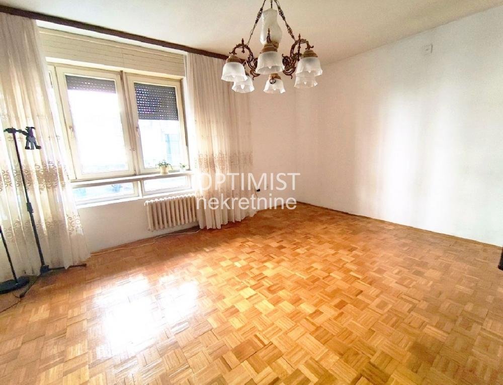 Karađorđev park, uknjižen, useljiv ID#3405