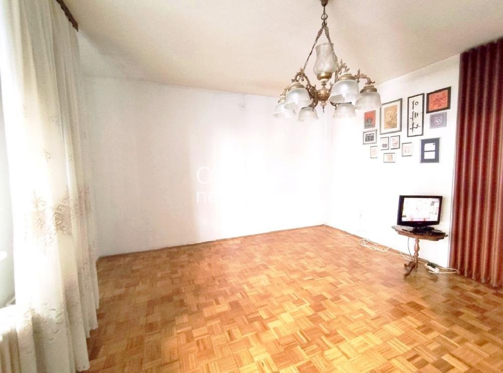 Karađorđev park, uknjižen, useljiv ID#3405