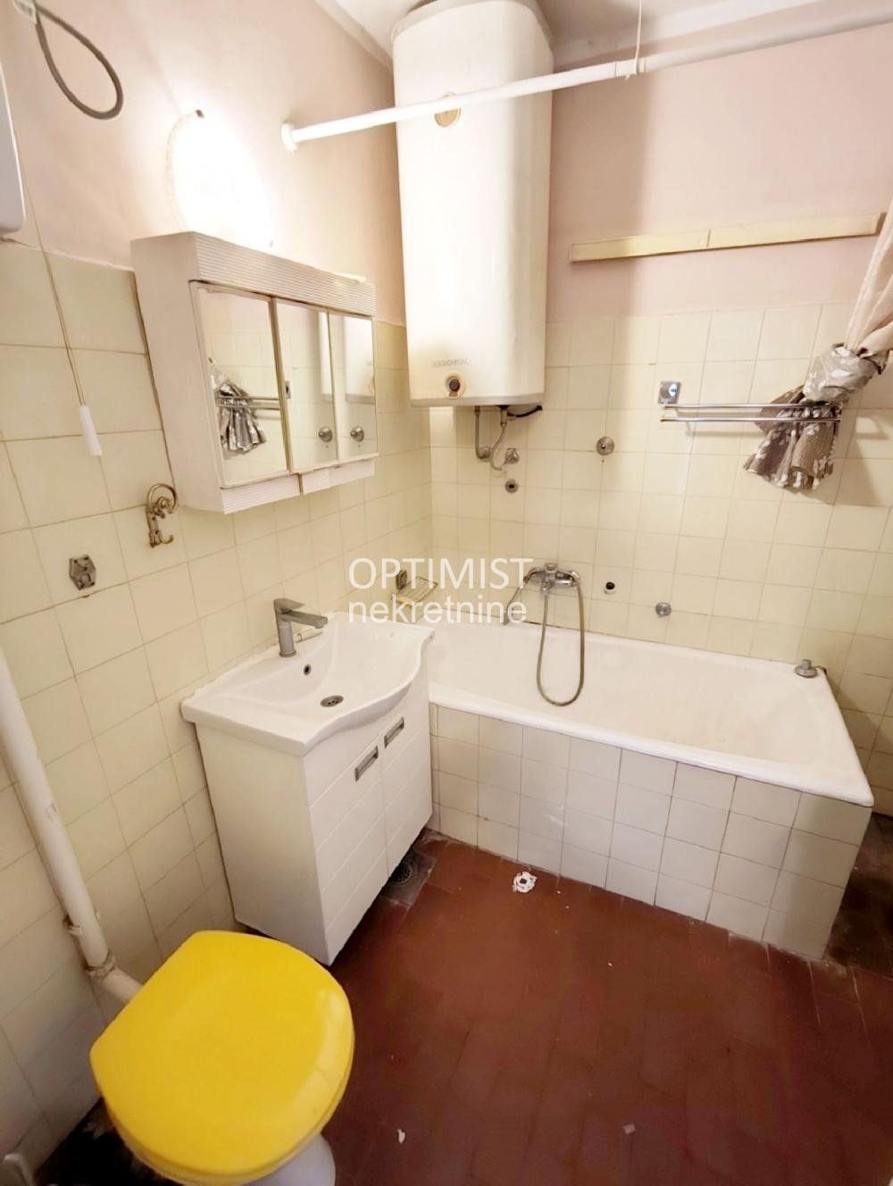 Vračar, uknjižen, odmah useljiv, adaptibilan ID#3408