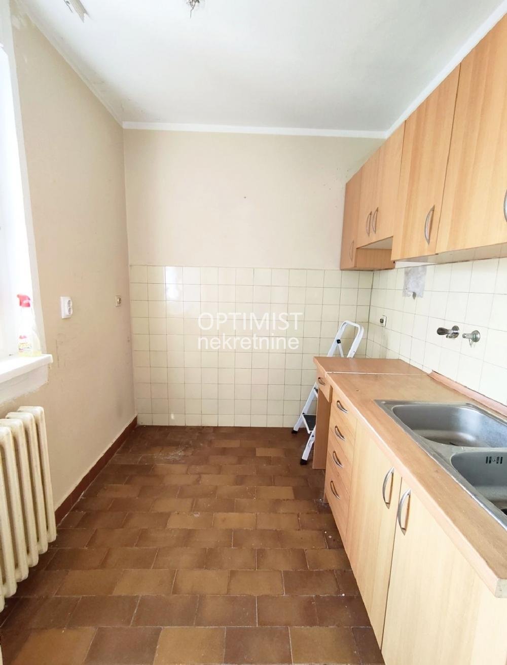 Vračar, uknjižen, odmah useljiv, adaptibilan ID#3408