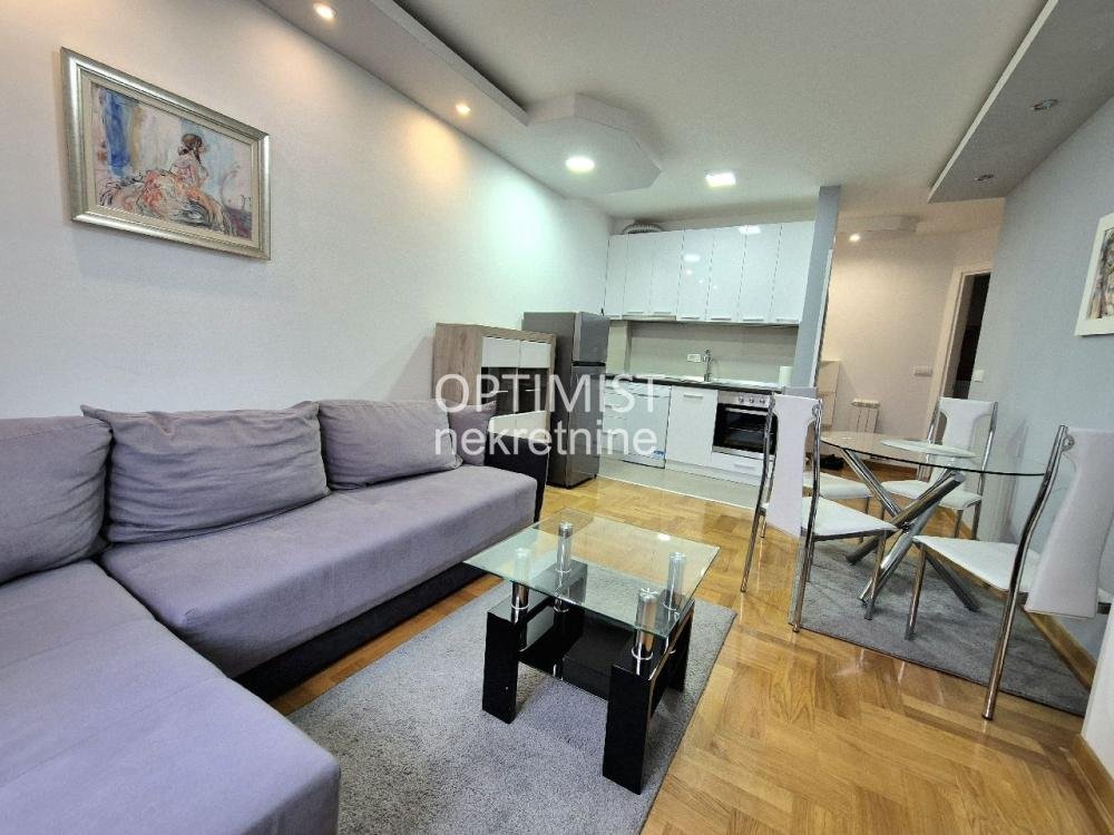 Đjeram pijaca | Garaža | 2.0 ID#3412