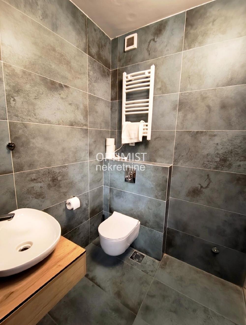 Trg republike, razrađen posao, odmah useljiv ID#3413