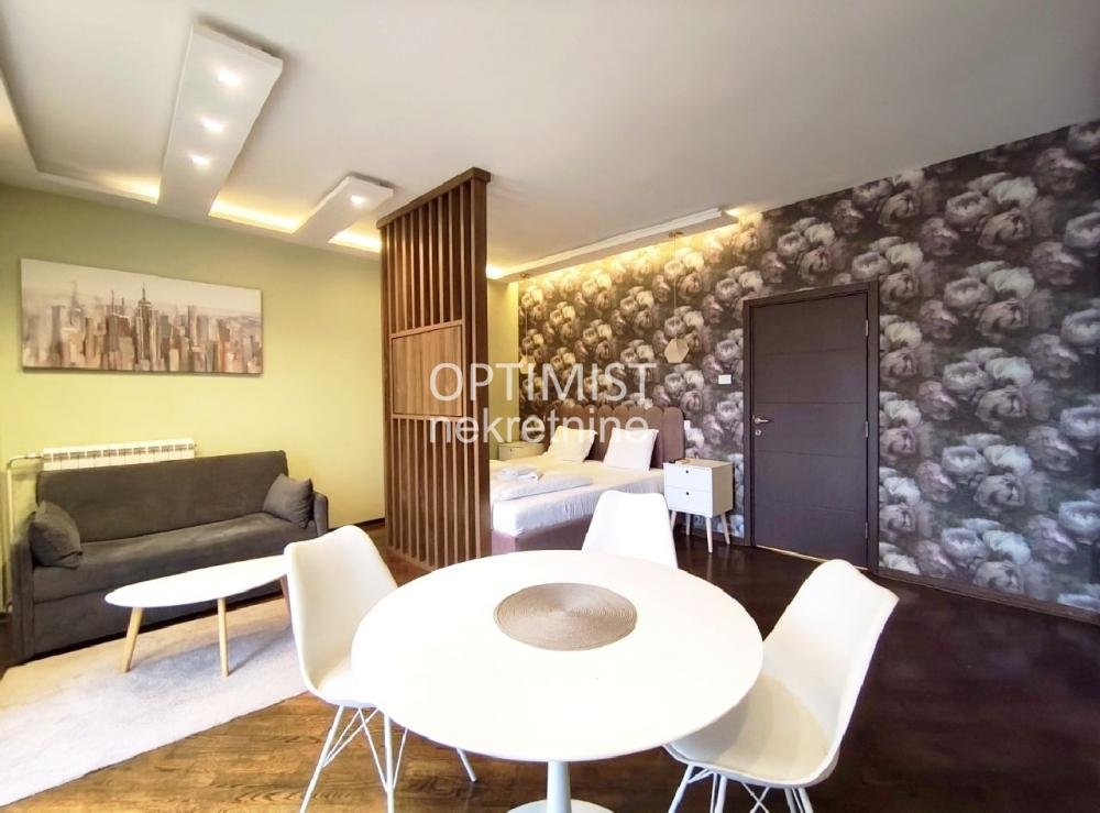 Trg republike, razrađen posao, odmah useljiv ID#3413