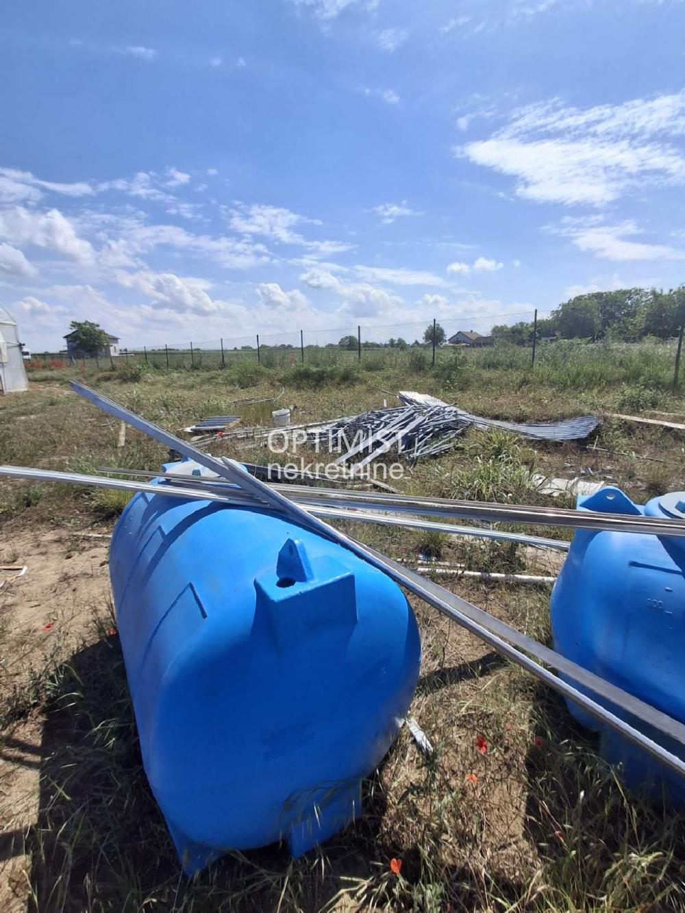 Plac 1.5 hektar, plastenik u radu i kuca ID#3482
