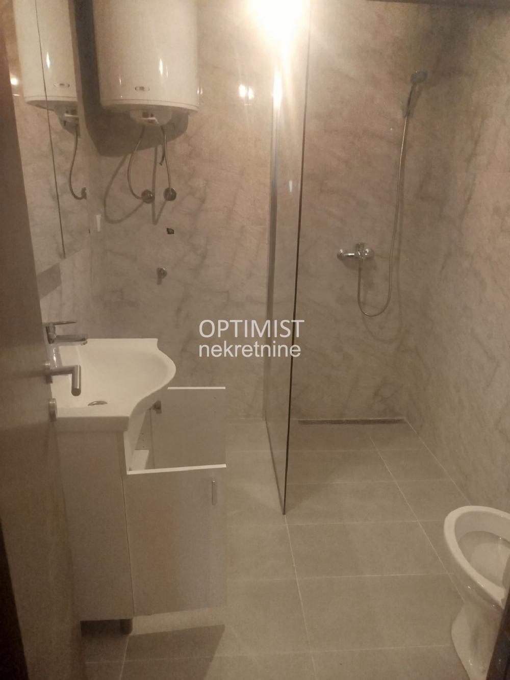 Borča-Lička-70m2-prazan-useljiv ID#3495