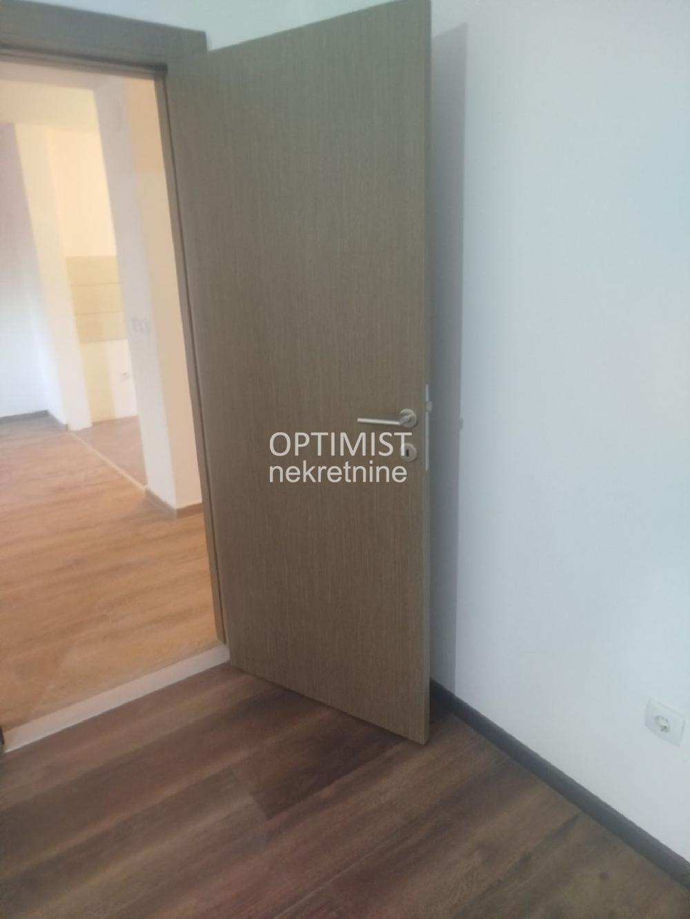 Borča-Lička-70m2-prazan-useljiv ID#3495