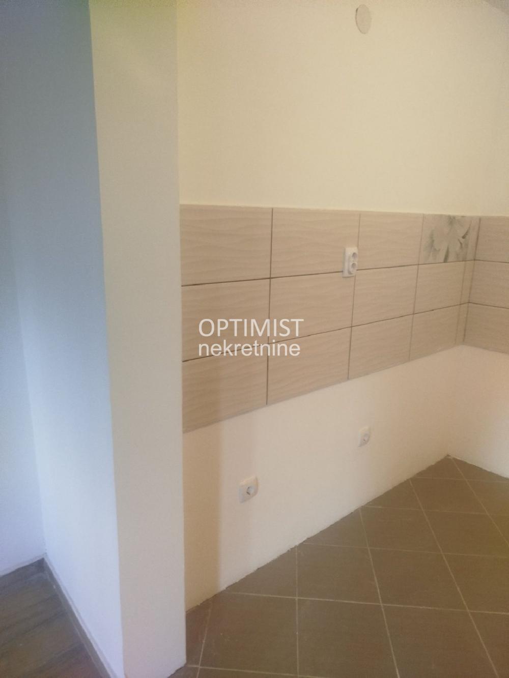 Borča-Lička-70m2-prazan-useljiv ID#3495