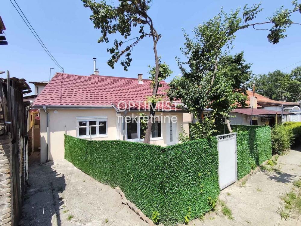 Severni bulevar, kuća od 43m2 sa dvorištem ID#3553