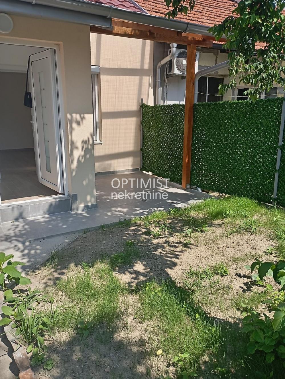 Severni bulevar, kuća od 43m2 sa dvorištem ID#3553
